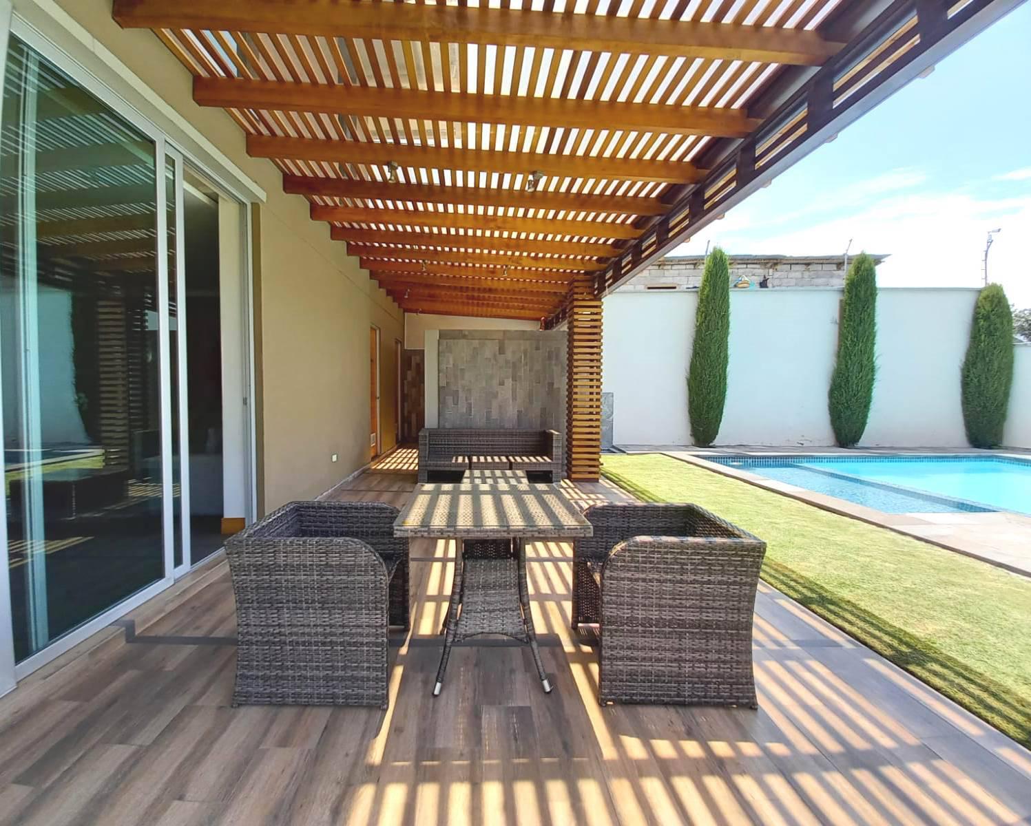 Casa en venta 320 m2 con estilo personalizado sector Hilacril/El Arenal